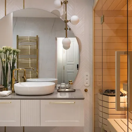 Luxury With Sauna And Bathtub 3 Min Main Square Appartement *